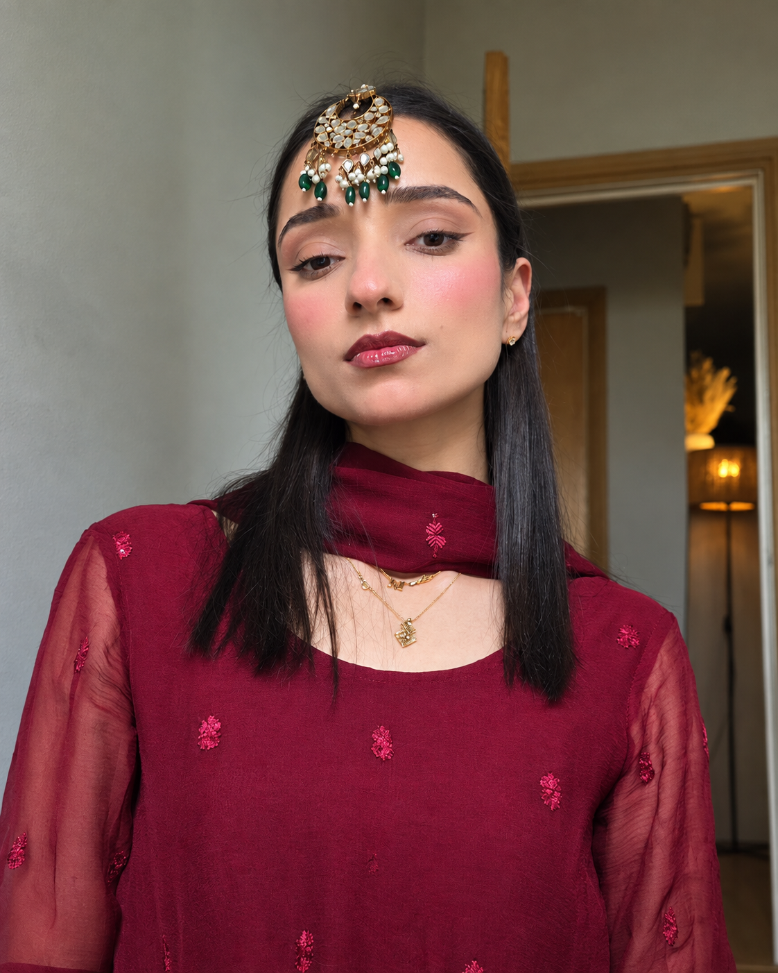 Momina Javed gallery image: file 00000000ed5c8210b28aaa3c1c1ff400